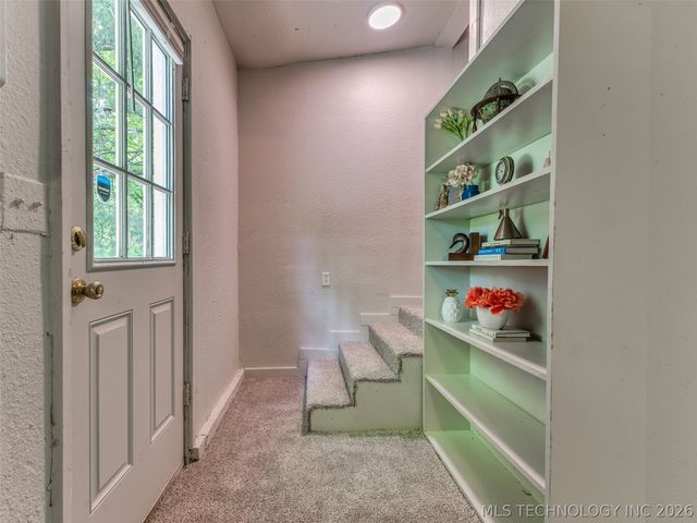 1028 Valley Drive, Sand Springs, OK 74063
