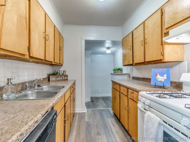 1028 Valley Drive, Sand Springs, OK 74063