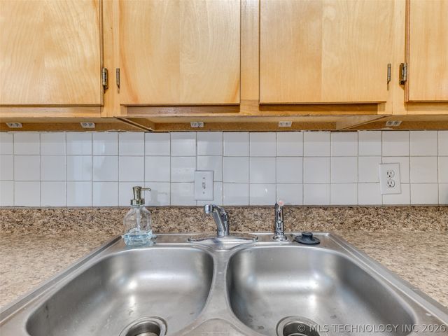1028 Valley Drive, Sand Springs, OK 74063