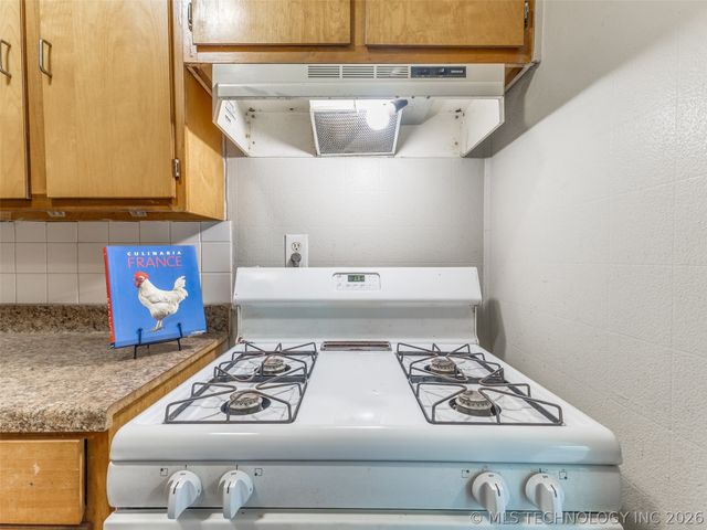 1028 Valley Drive, Sand Springs, OK 74063