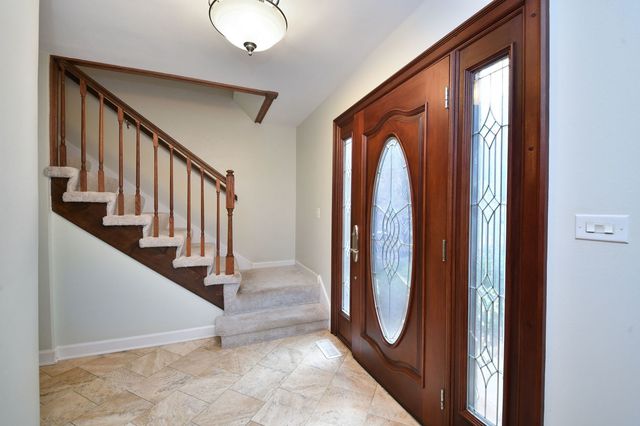 229 N Whispering Hills Drive, Naperville, IL 60540
