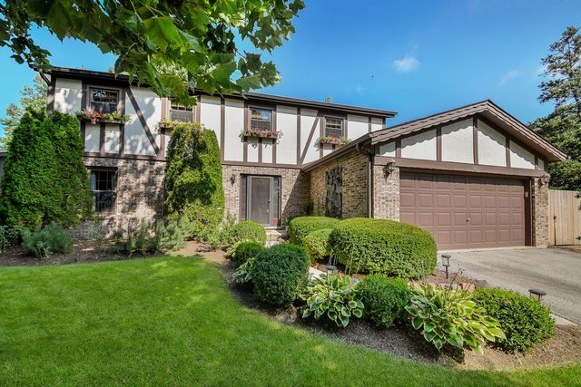 229 N Whispering Hills Drive, Naperville, IL 60540