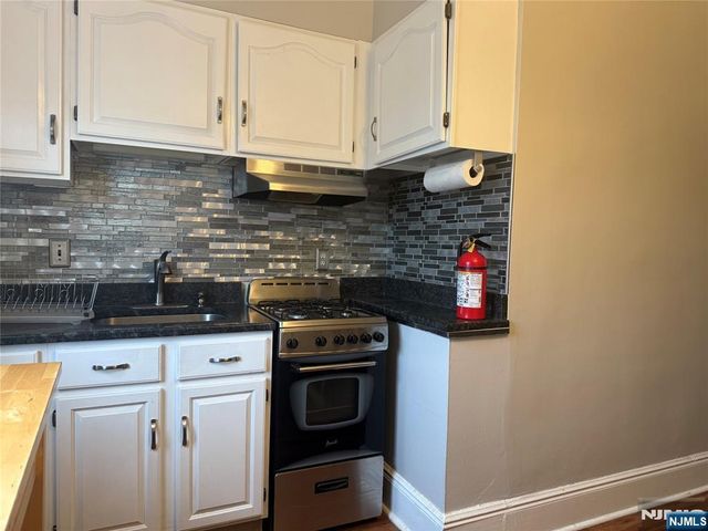 29 Pine Street 2, Lodi, NJ 07644