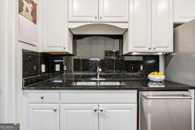77 Peachtree Place NE 201, Atlanta, GA 30309