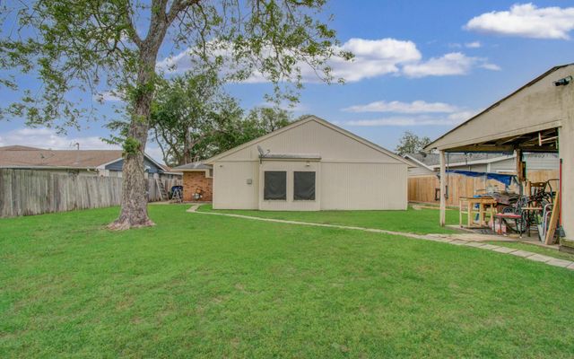 9223 Rockcliff Drive, Houston, TX 77037