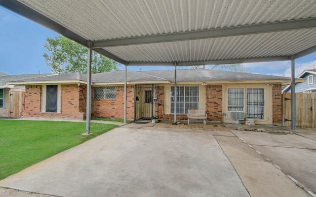 9223 Rockcliff Drive, Houston, TX 77037