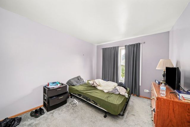 304 Sutherland Lane, Bloomingdale, IL 60108