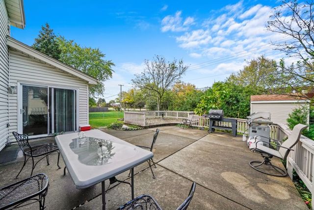 304 Sutherland Lane, Bloomingdale, IL 60108
