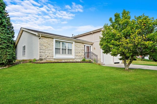 304 Sutherland Lane, Bloomingdale, IL 60108