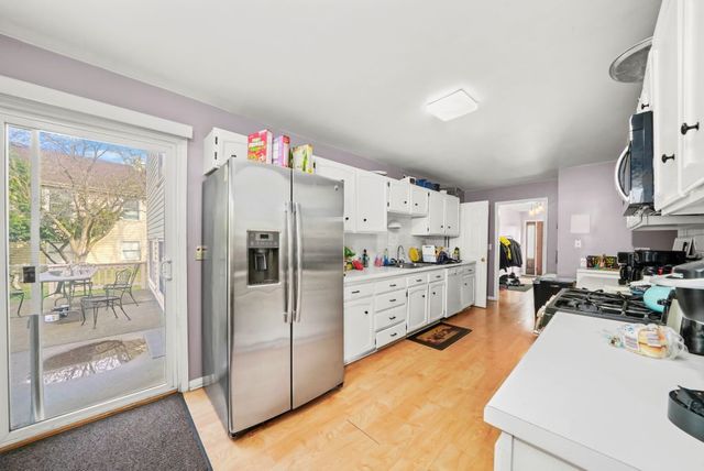 304 Sutherland Lane, Bloomingdale, IL 60108