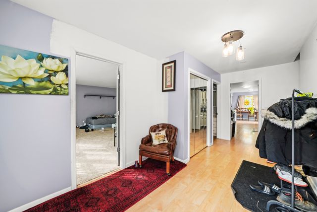 304 Sutherland Lane, Bloomingdale, IL 60108