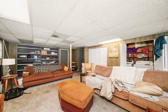 304 Sutherland Lane, Bloomingdale, IL 60108