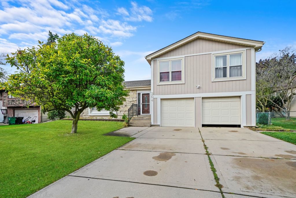 304 Sutherland Lane, Bloomingdale, IL 60108
