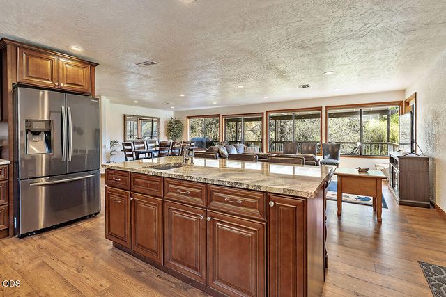7266 Rogue River Drive, Shady Cove, OR 97539