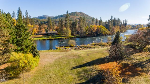 7266 Rogue River Drive, Shady Cove, OR 97539