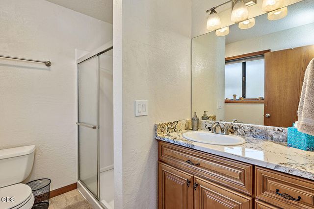 7266 Rogue River Drive, Shady Cove, OR 97539