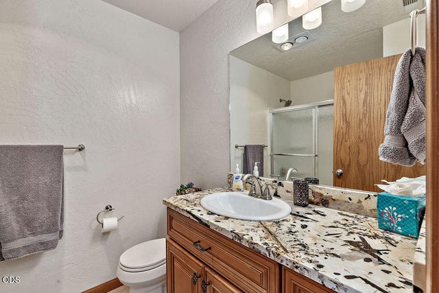 7266 Rogue River Drive, Shady Cove, OR 97539