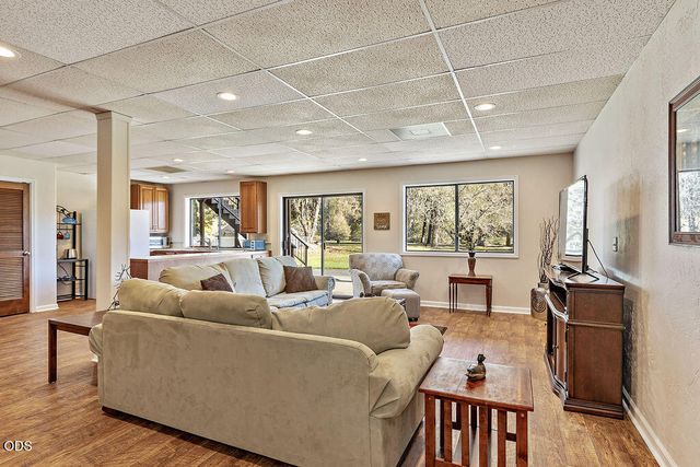 7266 Rogue River Drive, Shady Cove, OR 97539
