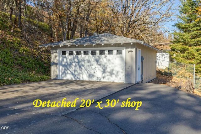 7266 Rogue River Drive, Shady Cove, OR 97539