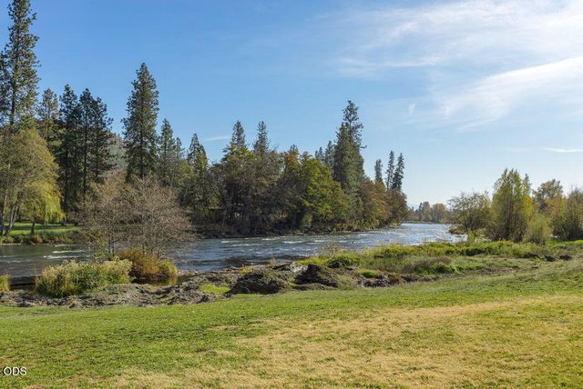 7266 Rogue River Drive, Shady Cove, OR 97539