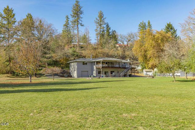 7266 Rogue River Drive, Shady Cove, OR 97539