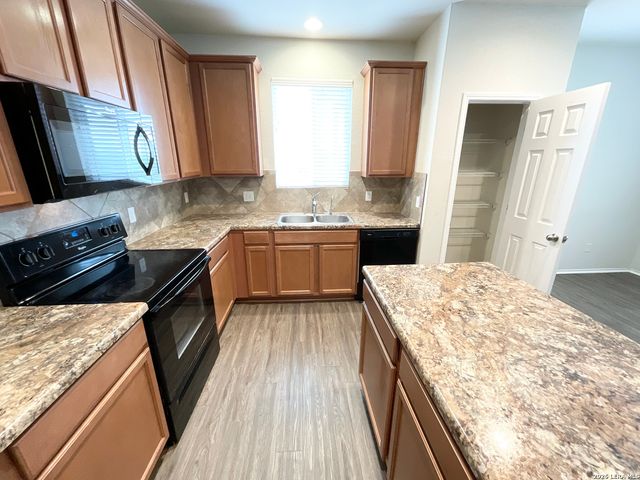 11930 Silent Cyn, San Antonio, TX 78254