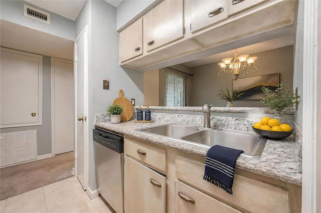 700 Thicket Lane 106, Houston, TX 77079