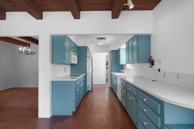 2425 Dietz Farm Road NW, Los Ranchos, NM 87107