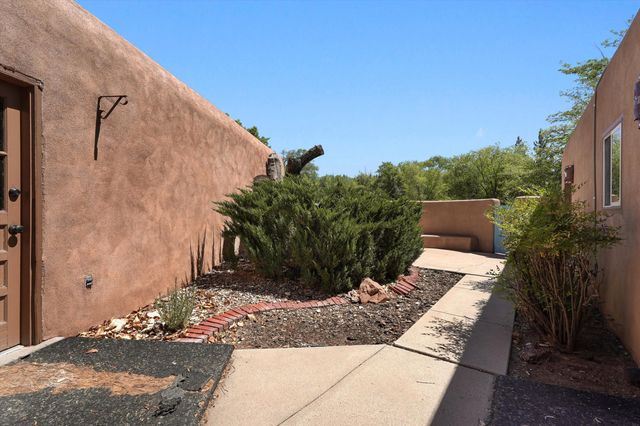 2425 Dietz Farm Road NW, Los Ranchos, NM 87107