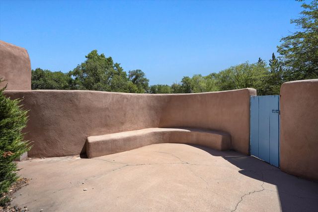2425 Dietz Farm Road NW, Los Ranchos, NM 87107