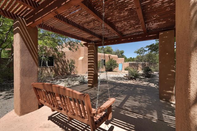 2425 Dietz Farm Road NW, Los Ranchos, NM 87107