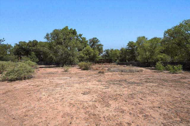 2425 Dietz Farm Road NW, Los Ranchos, NM 87107