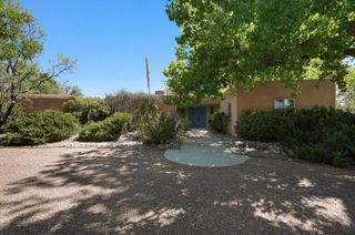 2425 Dietz Farm Road NW, Los Ranchos, NM 87107