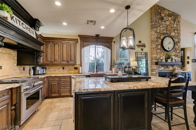 2016 Aspen Oak Street, Las Vegas, NV 89134