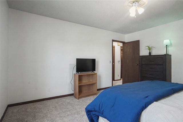4019 Summerfield Ln NE D, Cedar Rapids, IA 52402