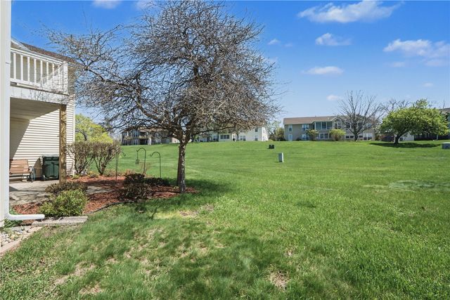 4019 Summerfield Ln NE D, Cedar Rapids, IA 52402