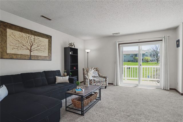 4019 Summerfield Ln NE D, Cedar Rapids, IA 52402