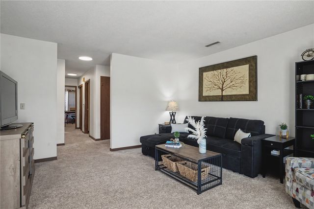 4019 Summerfield Ln NE D, Cedar Rapids, IA 52402