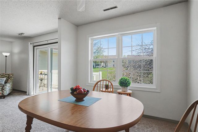 4019 Summerfield Ln NE D, Cedar Rapids, IA 52402