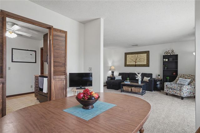 4019 Summerfield Ln NE D, Cedar Rapids, IA 52402