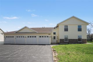 4019 Summerfield Ln NE D, Cedar Rapids, IA 52402