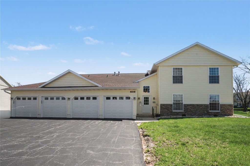 4019 Summerfield Ln NE D, Cedar Rapids, IA 52402