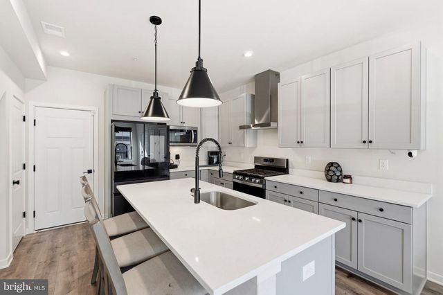 20900 BLUEBIRD SQ, Sterling, VA 20165