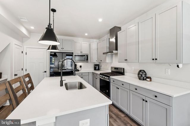 20900 BLUEBIRD SQ, Sterling, VA 20165