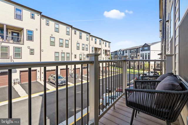 20900 BLUEBIRD SQ, Sterling, VA 20165