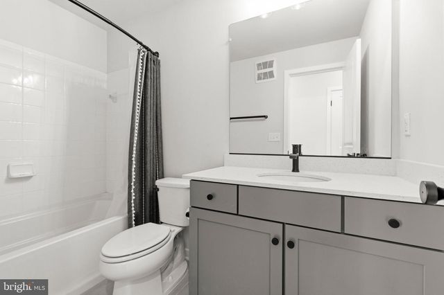 20900 BLUEBIRD SQ, Sterling, VA 20165