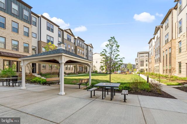 20900 BLUEBIRD SQ, Sterling, VA 20165