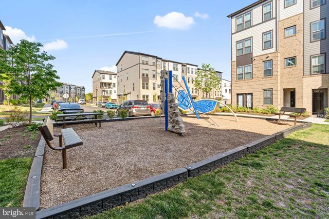 20900 BLUEBIRD SQ, Sterling, VA 20165