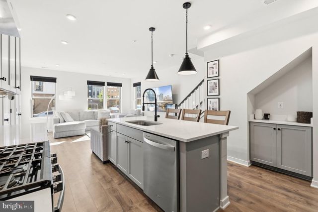 20900 BLUEBIRD SQ, Sterling, VA 20165