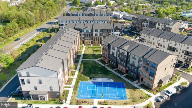 20900 BLUEBIRD SQ, Sterling, VA 20165
